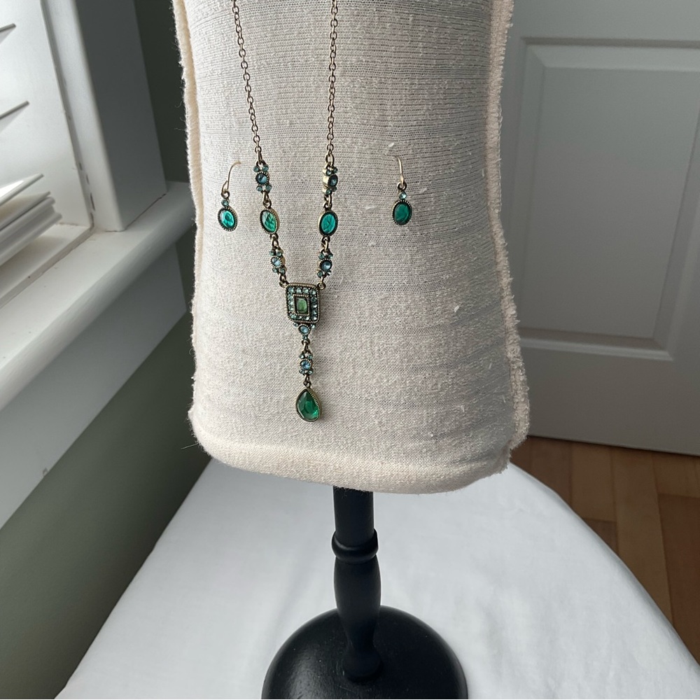 EMERALD AND BLUE FAUX RHINESTONE NECKLACE AND MATCHING EARRINGS SET, VINTAGE - Picture 1 of 6